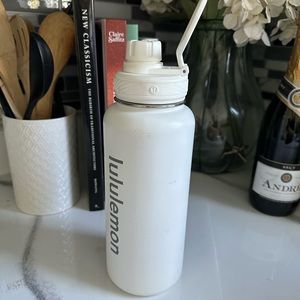 Lululemon water bottle